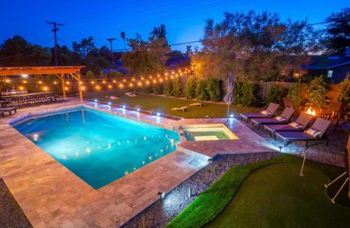Trail West House | LuxuryOasis HtdPoolHotTubFire PitGolf OldTown
