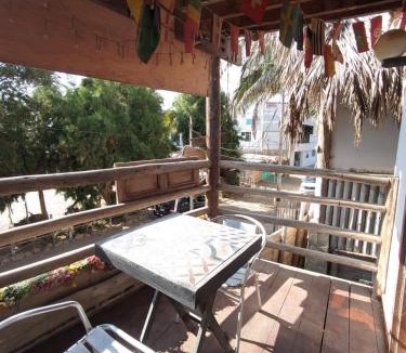 Mancora House | Máncora Hostel Restocafebar