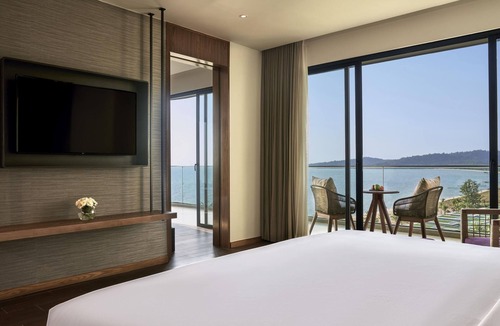 Ong Lang Hotel | Mövenpick Resort Waverly Phu Quoc