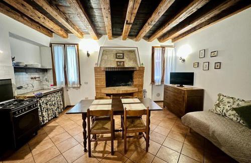 Schio Apartment | Mamisà 5, appartamento con caminetto