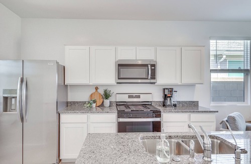 Maricopa Cottage | Maricopa Home w/Putting Green & Covered Patio!