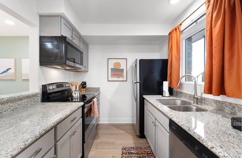 Fashion Square Condo | Mid-Century Condo w/Pool; Walk to Old Town; Mall