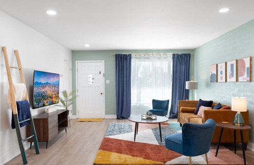 Fashion Square Condo | Mid-Century Condo w/Pool; Walk to Old Town; Mall