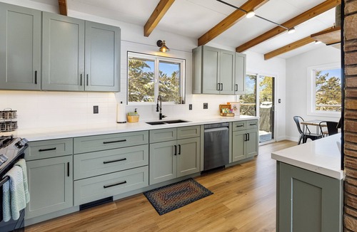 Prescott House | Mid Century Modern home in the boulders. Amazing views. 1 mile from downtown.