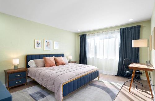 Fashion Square Apartment | Mid-Century Stay with Pool is Walkable to Old Town and Mall