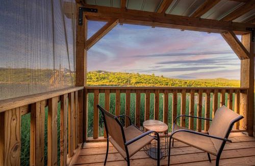 Tombstone Ski Chalet | Miners Cabin #3 -Two Double Beds - Private Balcony - Walk to the Action