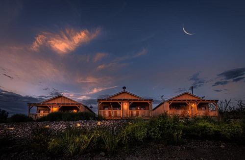 Tombstone Ski Chalet | Miners Cabins #1 - Two Double Beds and Private Balcony