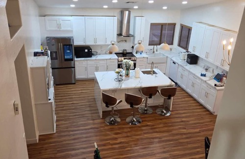 Greater Corona Village House | Mini Mansion with 5-bedroom, Jacuzzi, pool, basketball court welcoming Chandler