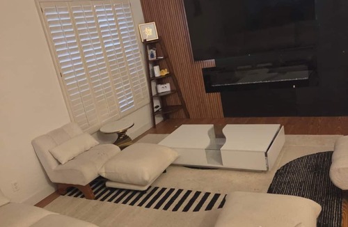 Greater Corona Village House | Mini Mansion with 5-bedroom, Jacuzzi, pool, basketball court welcoming Chandler