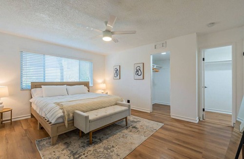 Fashion Square Apartment | Minimalist 2BR Condo 6min to Downtown Scottsdale