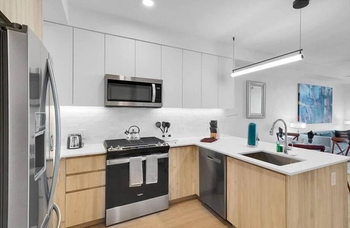 Evans Churchill Apartment | Mins to Sky Harbour Airport | 1BR nr Metro & Shops