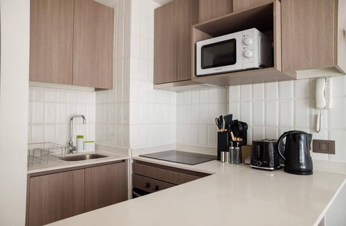 Nunoa Apartment | Modern 1BR Flat in Nunoa | Chic and Local Charm