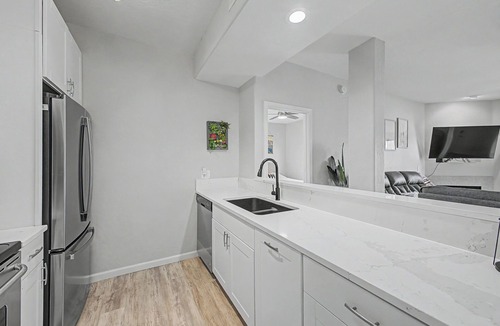 North Scottsdale Condo | Modern 2BR/2BA Retreat: Ground Floor/Pool, Spa, Gym/North Scottsdale Getaway