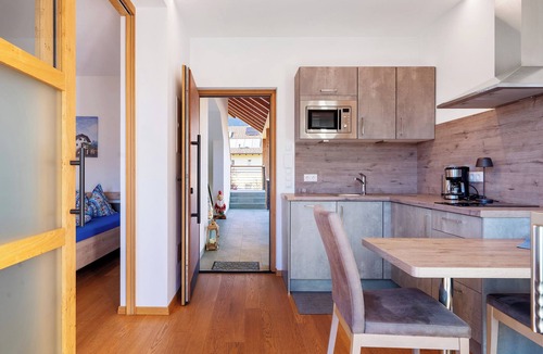 Andriano Apartment | Modern Apartment "3 Weger" with Panoramic Mountain View, Beautiful Balcony & Wi-Fi