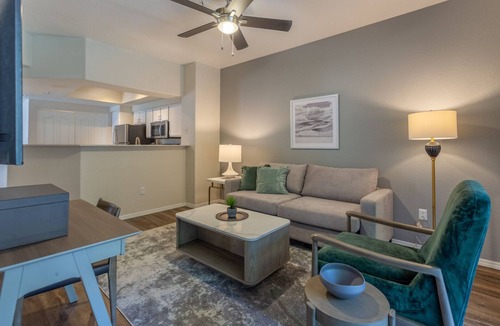 Mesa Apartment | Modern Apartment in Prime Location (ID5140X6)