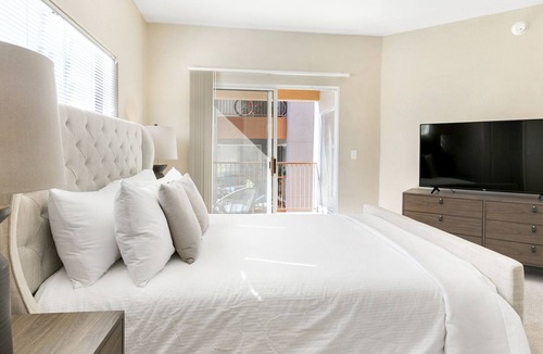 Canada Hills Golf Course Apartment | Modern Apartment in Prime Location (ID7769X09)