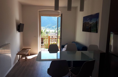 Mezzolago Apartment | MODERN APARTMENT with BALCONY AND LAKE VIEW full confort - Ledro, Mezzolago,