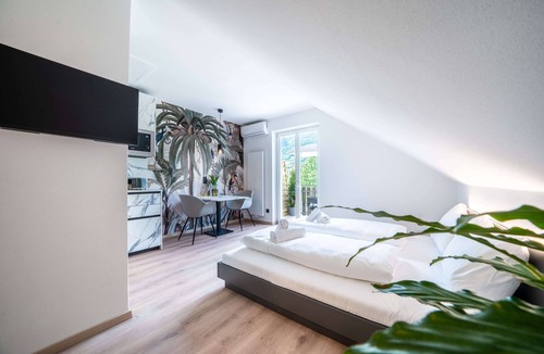 Seestrasse Apartment | Modern apartment with panoramic views & free lake access