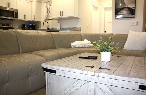 Joplin House | Modern Brand New Getaway. Heated Pool, Hot Tub!