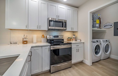 Tucson Condo | Modern Desert Retreat Walk to Dining & Shopping Near Scenic Hikes & Trails