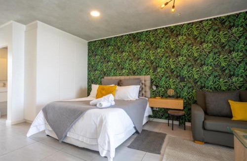 Hillhead Apartment | Modern Ground Floor Studio Apartment