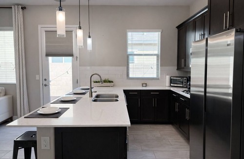South Mountain House | Modern Guesthome in Gated Community - Near Airport