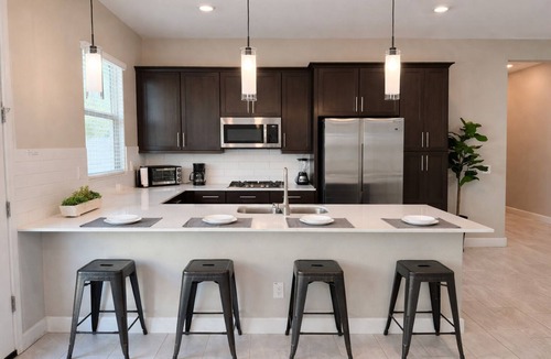 South Mountain House | Modern Guesthome in Gated Community - Near Airport