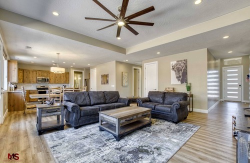 Kanab House | Modern Luxury Home in Kanab, Utah with Hot Tub & Pool! Near Zion National Park, Bryce Canyon, the Grand Canyon, and the Coral Pink Sand Dunes!