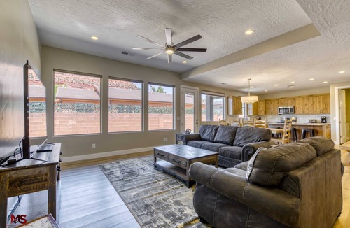 Kanab House | Modern Luxury Home in Kanab, Utah with Hot Tub & Pool! Near Zion National Park, Bryce Canyon, the Grand Canyon, and the Coral Pink Sand Dunes!