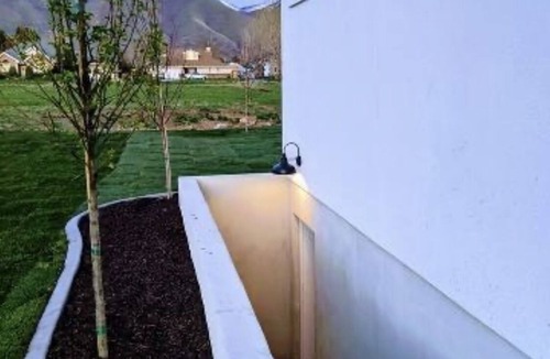 Mapleton Apartment | Modern Mapleton Get-a-way