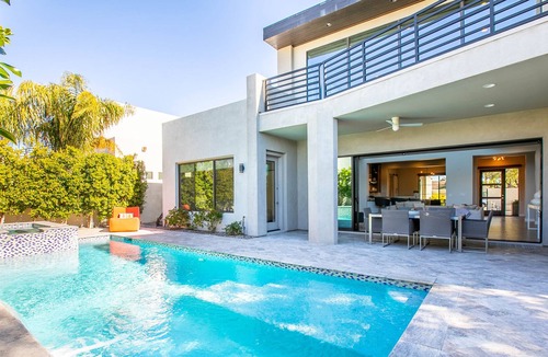 Fashion Square Villa | Modern Masterpiece Neighboring Fashion Square