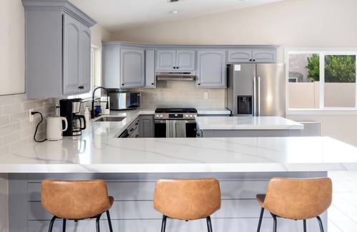 Mesa House | Modern Mesa Retreat – Gym, Arcade & Fire Pit