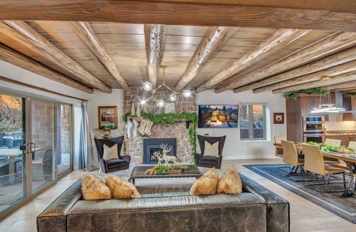 Broadmoor House | Modern Mountain Escape - HotTub near Broadmoor+Zoo