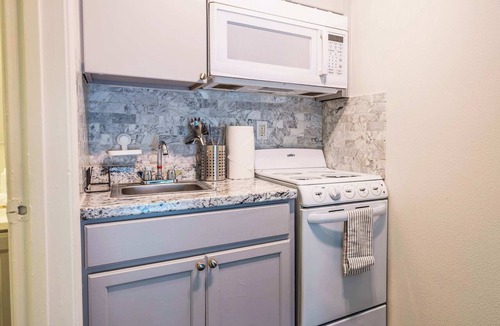 Tolleson Apartment | Modern Oasis | Pool & Gym | Medical Pros
