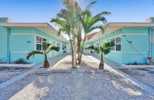 North Beach Apartment | Modern Ocean-side studio, 1BR/1bath, Hollywood, Free Parking + BBQ!