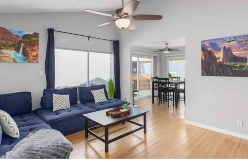 Scottsdale House | Modern Pool / Minutes from Old Town / Sleeps 8