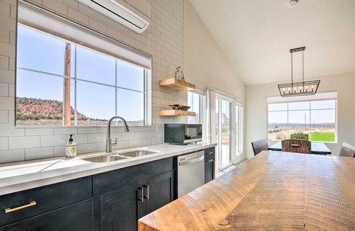 Kanab House | Modern Ranch House with Panoramic Red Butte Views