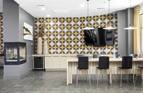 Glendale Sports and Entertainment District House | Modern Retreat in Prime Glendale Location