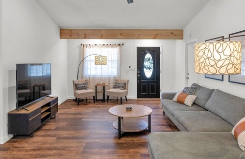 Trails North House | Modern Scottsdale Home, 4 bedrooms! FREE Pool heat, Nearby GOLF @ TPC & Kierland