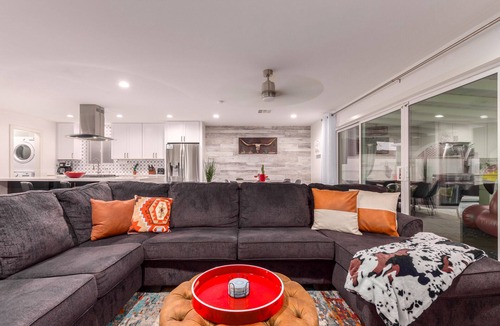 Park Scottsdale One House | Modern Scottsdale Home w/HEATED Pool and Hot Tub minutes to Old Town