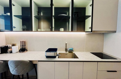Apoquindo Apartment | Modern Studio in Prime Laundry Rooftop Pool Gym