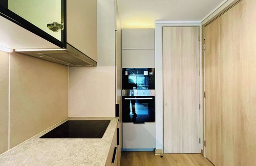 Apoquindo Apartment | Modern Studio in Prime Laundry Rooftop Pool Gym