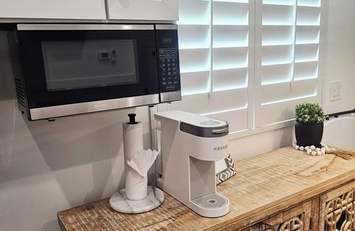 Layton Apartment | Modern Studio with Washer & Dryer