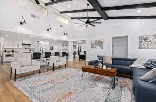 Glendale House | Modern Top Gun House in Arrowhead district. Heated Pool/Outdoor BBQ/Bar/Games