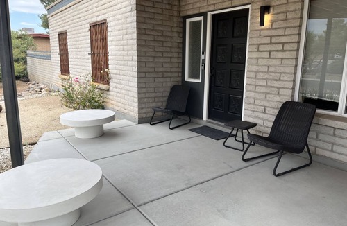 Saguaro Miraflores House | Modern Tucson Desert Home 3 BR 2 BA Pool close to all