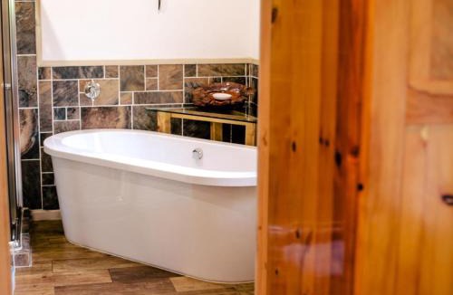 Monzi SH House | Monzi Safari Lodge