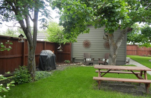 Red Lodge House | Moose Traks Come stay in Downtown Red Lodge, 2 blocks from Broadway Street
