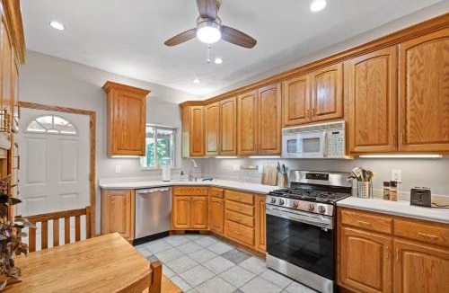 Mount Washington House | Mount Washington Home with Private Deck Sleeps 16