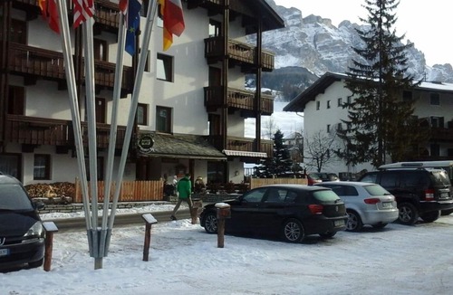 La Villa Apartment | Mountain apartment with the amenities of a hotel and views of the Dolomites