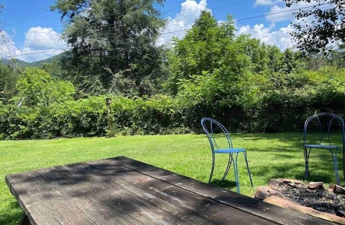 Kenilworth House | Mountain location. Five minutes to downtown.
